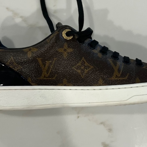 LV front row sneaker - Picture 2 of 14
